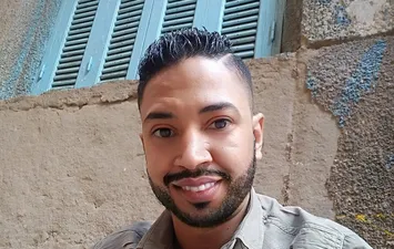 الشاب 