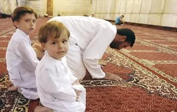 اصطحاب الأطفال إلى الصلاة 