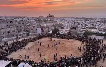  مباراة كرة قدم تمنح النازحين لحظات من الفرح في خان يونس