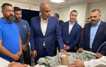  جانب من اطمئنان محافظ كفرالشيخ على مصابي حادث انهيار عقار بيلا