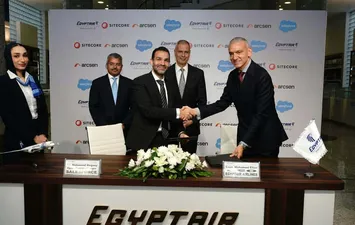 مصر للطيران تطلق مشروعًا للتحول الرقمي والذكاء الاصطناعي
