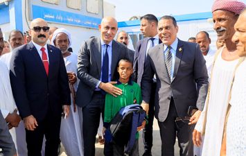 وزير التعليم يشيد بطفل حلايب وشلاتين