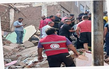 الهلال الأحمر المصري يستجيب لحادث إنهيار عقار بالمحلة  