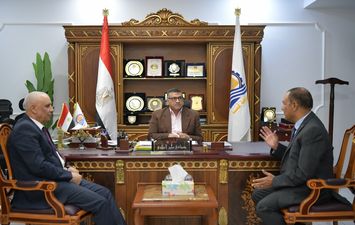 محافظ قنا يستقبل رئيس شركة مياه الشرب والصرف الصحى الجديد 