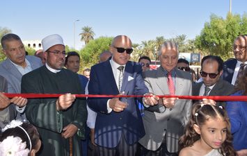 الافتتاح 