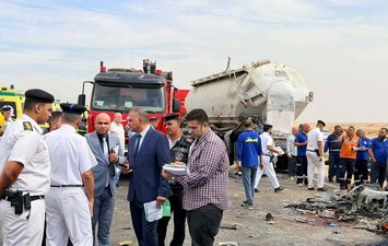 مدير أمن الفيوم يتفقد موقع حادث الصحراوي الغربي