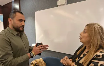 الصحفي علاء الرفاعي مع المهندسة إنجي اليماني
