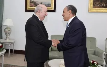 لقاء وزير الخارجية والرئيس الجزائري