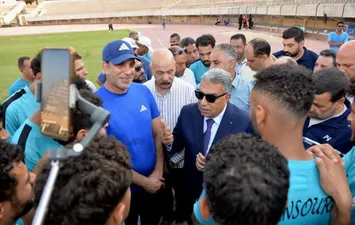 محافظ الدقهلية يهنئ لاعبي المنصورة