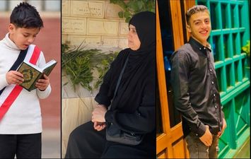 أم يوسف يسري تبكي أمام قبر آدم