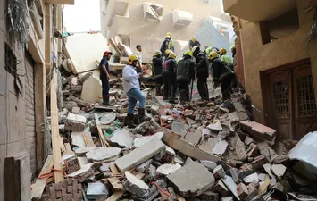 انهيار عقار حدائق القبة 