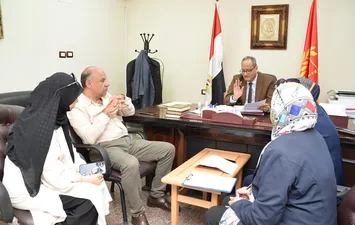 تعليم بورسعيد يبحث إعادة توزيع الأخصائيين الاجتماعيين والنفسيين لتحقيق التوازن في احتياجات المدارس