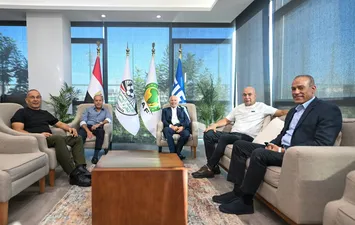 جلسة أبوريدة مع التوأم