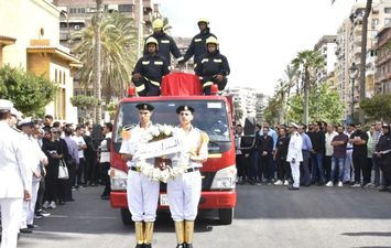 جنازة عسكرية مهيبة  للنقيب أحمد النشار بحضور القيادات الأمنية والعسكرية والتنفيذية وأبناء بورسعيد 
