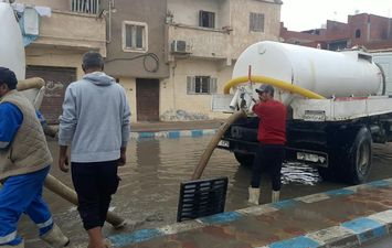 رفع تجمعات مياه الامطار بمرسي مطروح  