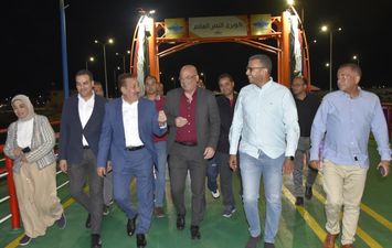 محافظ بورسعيد يتابع مستوى الخدمات الطبية  