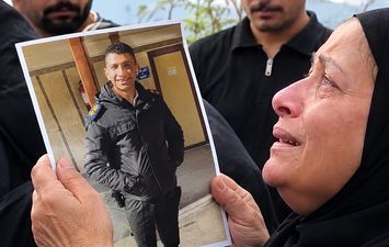 "فرس أبيض ورؤيا نبوية" .. أم الشهيد البطل أحمد النشار تروي منام العزة  وتزف ابنها للجنة بالرضا والصبر