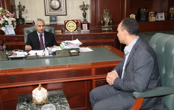 محافظ بنى سويف ووكيل وزارة الصحة 