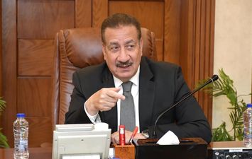 محافظ بورسعيد يصدق على النزول بسن القبول بمرحلة التعليم الأساسي "شهرين" للعام الدراسي 2026/2027