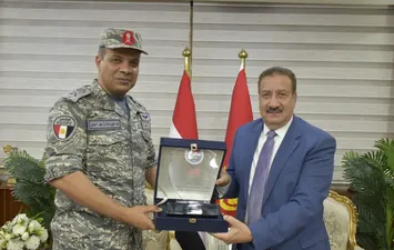 محافظ بورسعيد يلتقي مدير مركز البحث والإنقاذ بوزارة الدفاع 
