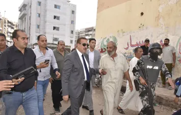 محافظ بورسعيد يوجه ببدء المرحلة الثانية لتطوير "السيدة نفيسة" بحي الضواحي ويشدد على رفع المخلفات والإشغالات