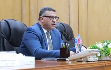 محافظ قنا