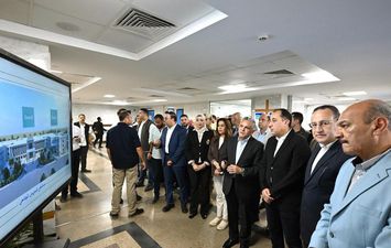 مصطفى مدبولي يفتتح مستشفى السويس