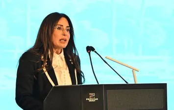 وزيرة الاسكان 