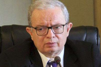 الدكتور حسين عيسى