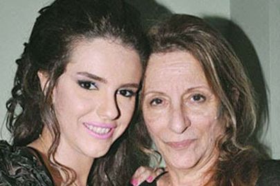 دنيا عبد العزيز ووالدتها