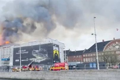  حريق في مبنى بورصة كوبنهاجن التاريخي 