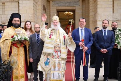 وزير الهجرة اليوناني يزور دير مار جرجس البطريركي للروم الأرثوذكس في مصر القديمة. 