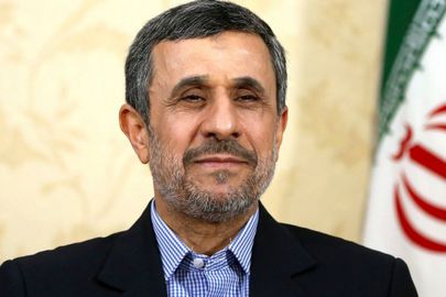 أحمدي نجاد يقدم أوراق ترشحه للانتخابات الرئاسية الإيرانية