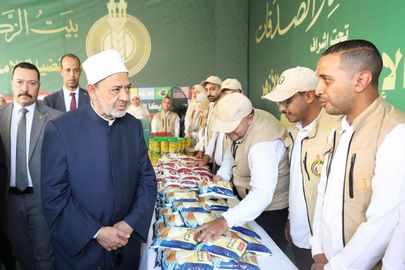 شيخ الأزهر يتابع القافة الإغاثية