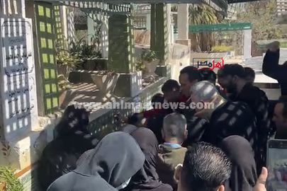 الناس كلها حزينة .. انهيار و بكاء أثناء تشييع جثمان فتاة بورسعيد المتوفية بمنزل خطيبها