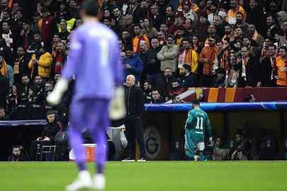 محمد صلاح أمام جالاتا سراي 