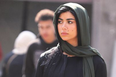 كارولين عزمي