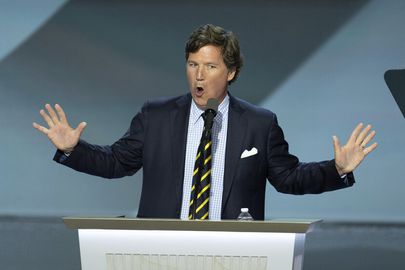 الإعلامي الأميركي تاكر كارلسون