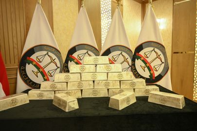 النيابة تُسلم طنًا و200 كجم فضة لوزارة المالية