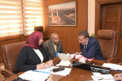 محافظ بورسعيد: تلبية مطالب أسر الشهداء والمحاربين القدماء وتوفير فرص عمل ومصادر دخل ودعم إنساني متكامل