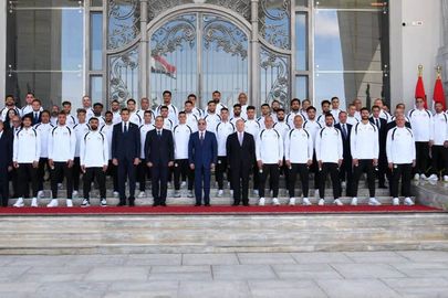 الرئيس يكرم نجوم منتخب مصر
