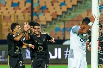 الأهلي ضد زد 