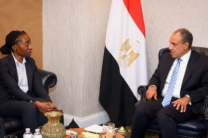 وزير الخارجية ورئيسة مجموعة الأزمات
