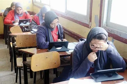 تسليم أجهزة التابلت للطلاب