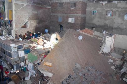 حانب من انهيار العقار بالإسكندرية