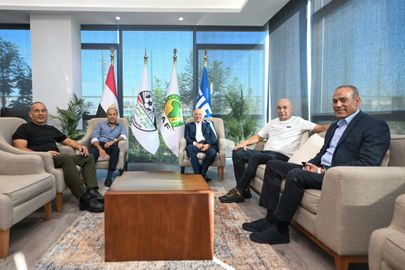 جلسة أبوريدة مع التوأم