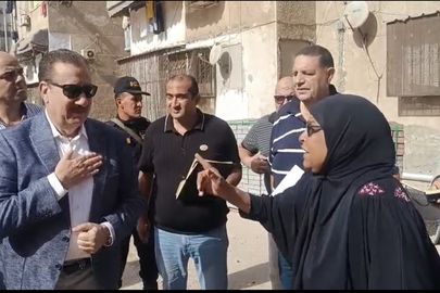 ربنا يكرمك ويسعدك.. سيدة بورسعيدية تدعو لمحافظ بورسعيد بحرارة في الشارع