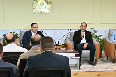 مدبولي مع طلاب جامعات السويس