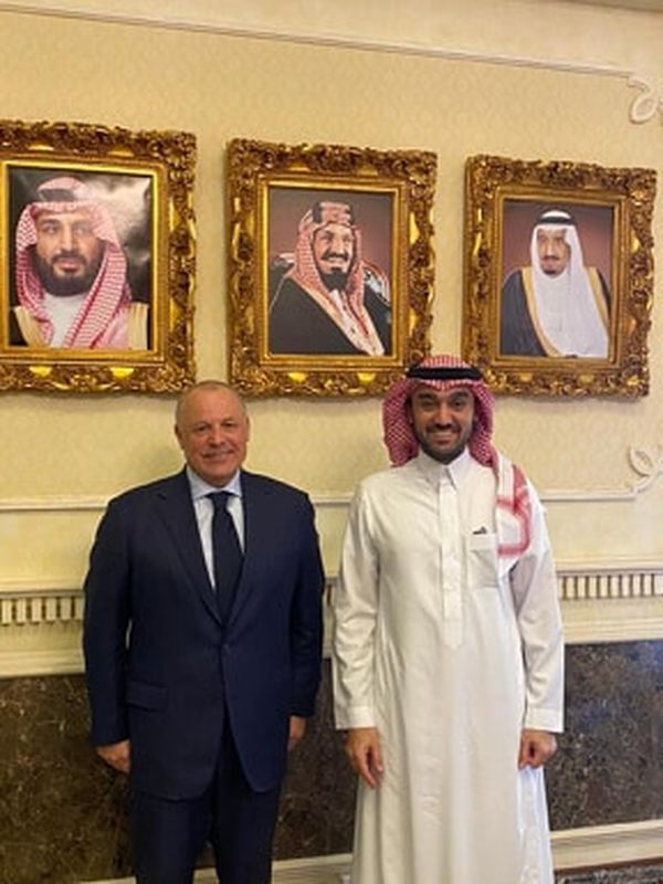 أبوريدة يلتقي وزير الرياضة السعودي بالرياض