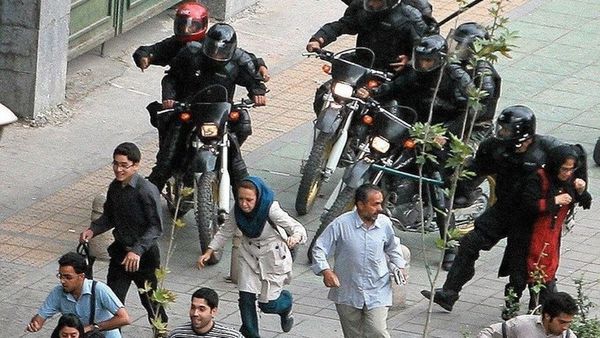 انتهاكات حقوق الإنسان في إيران